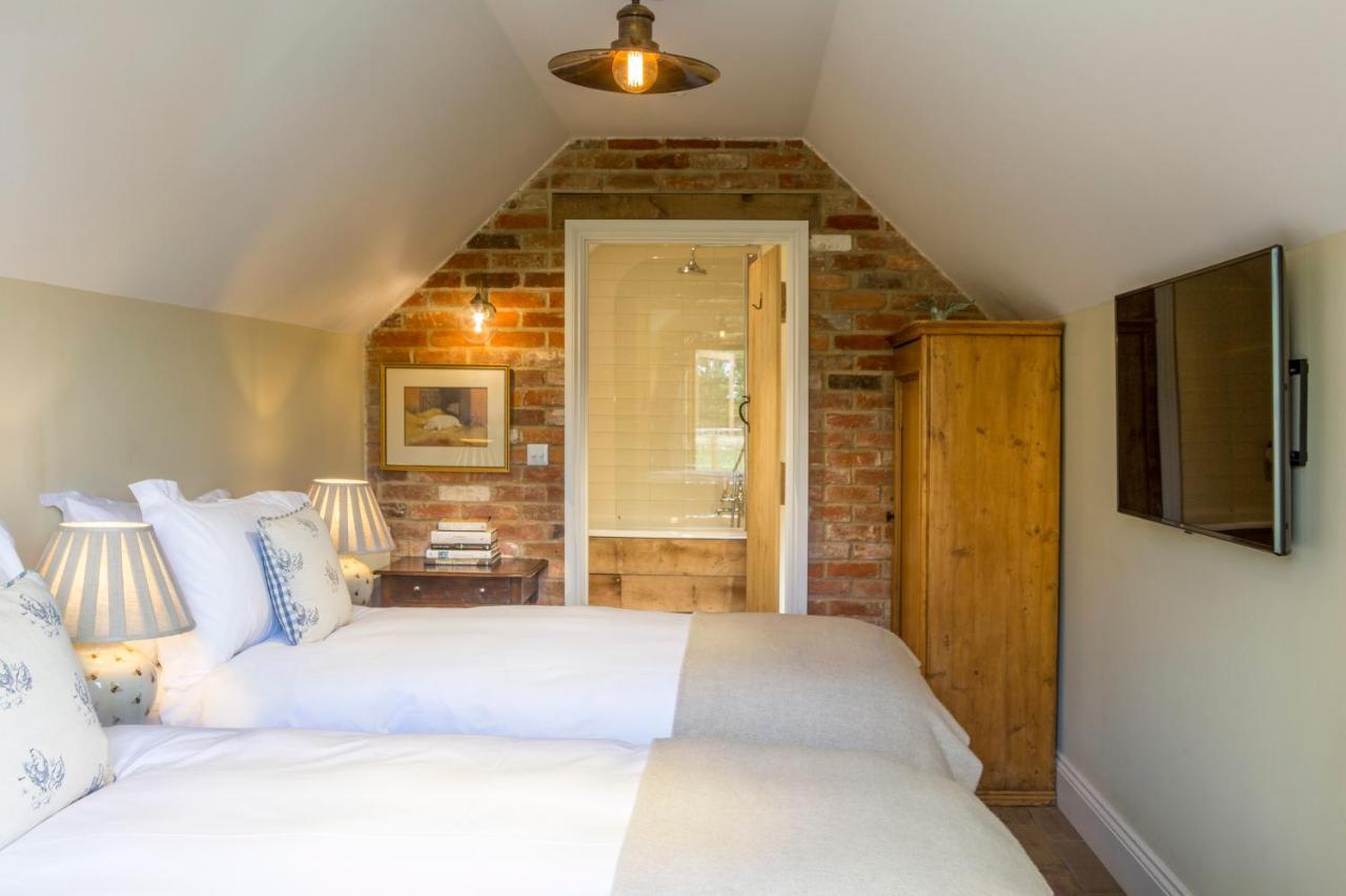 The Cowsheds Villa Brinkworth Ngoại thất bức ảnh
